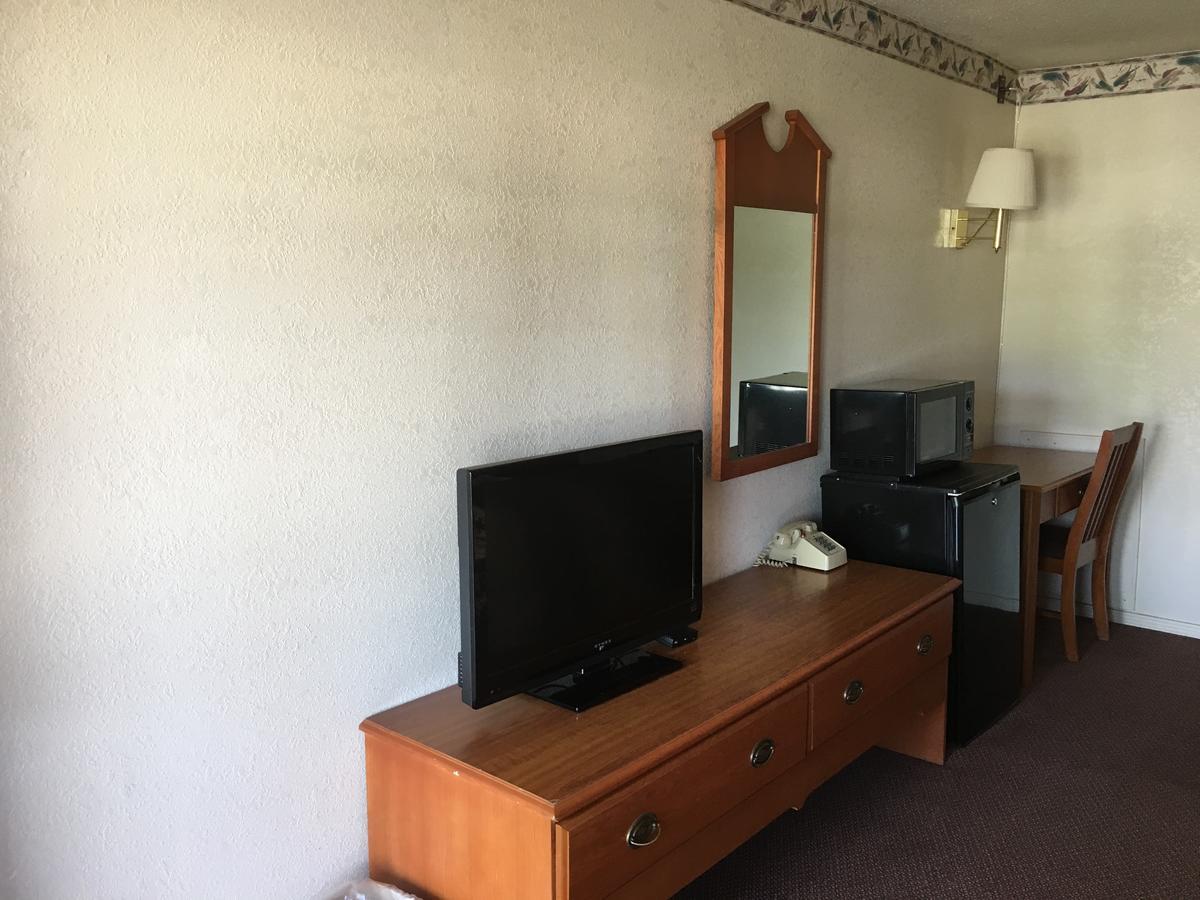 Finn'S Motel Saint James Exterior photo